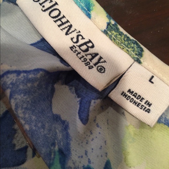 St Johns Bay Floral button down shirt - Picture 2 of 3